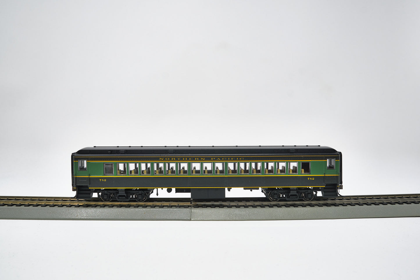 Branchline Commuter Coach – North Pacific Scheme – HO Scale Car#782
