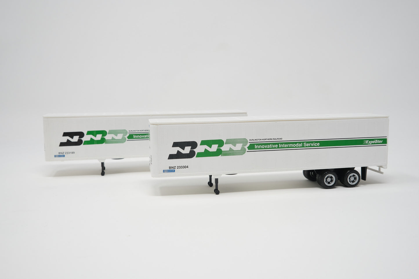 HO , Burlington Northern Expediter Trailers 45ft, 2 Pack