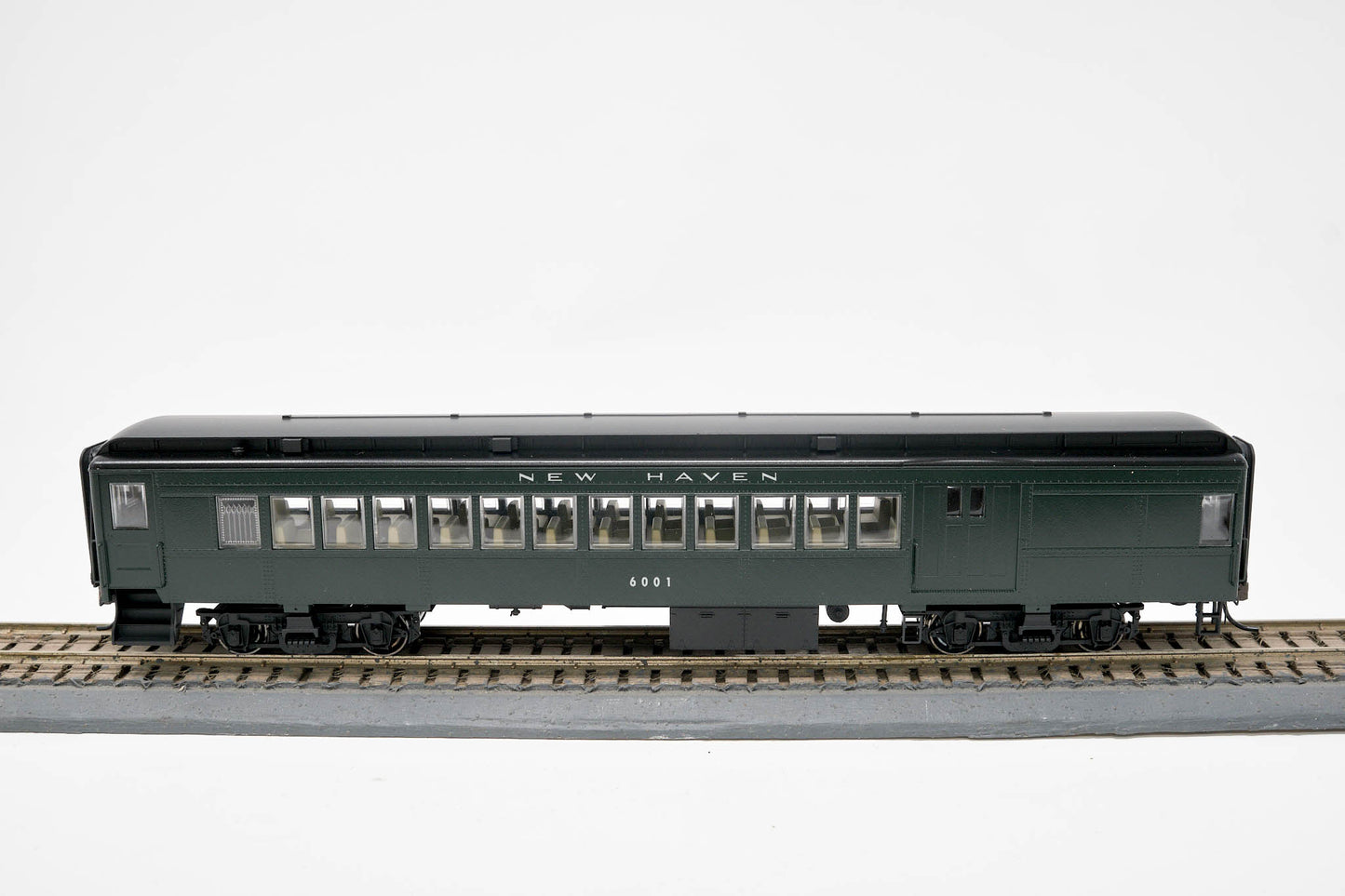 HO 1920-1950 Heavy Weight Passenger - New Haven Combine Car #6001