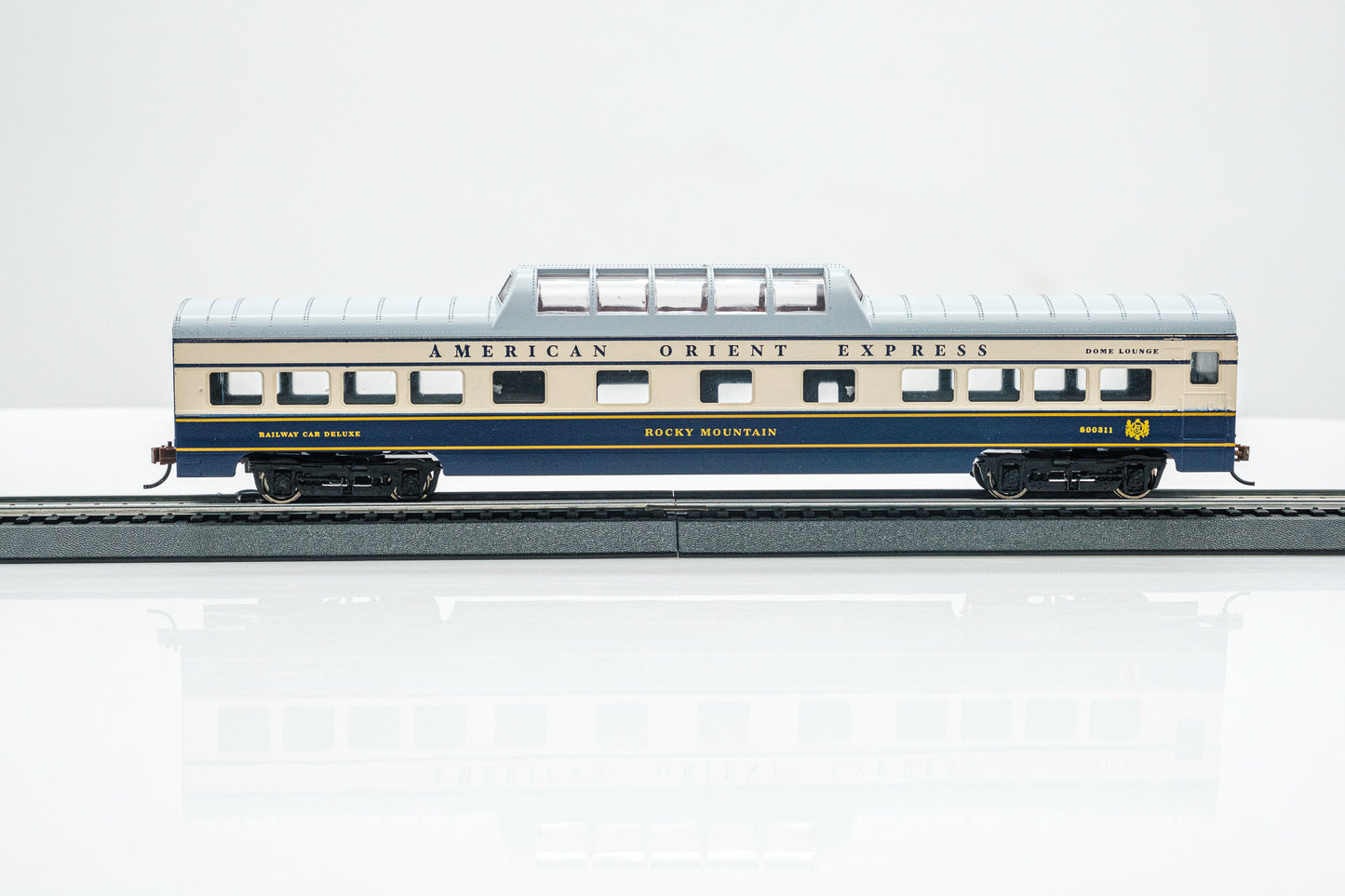 HO Scale 72ft American Orient Express 6-Car Set – RPO, Baggage-Mail, Coach, Dome, Diner, Observation