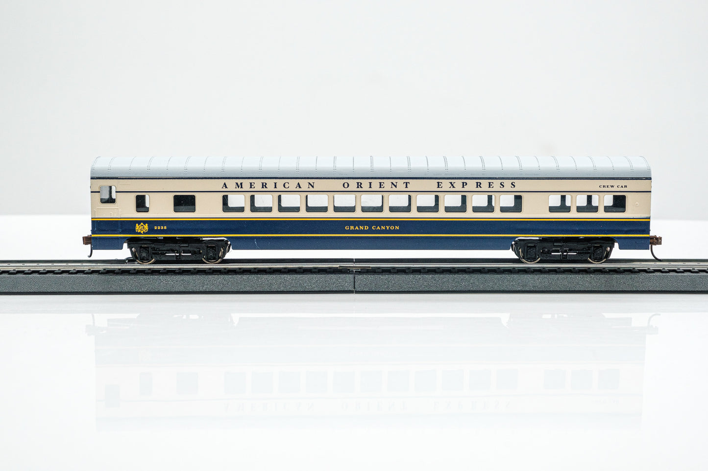 HO Scale 72ft American Orient Express 6-Car Set – RPO, Baggage-Mail, Coach, Dome, Diner, Observation