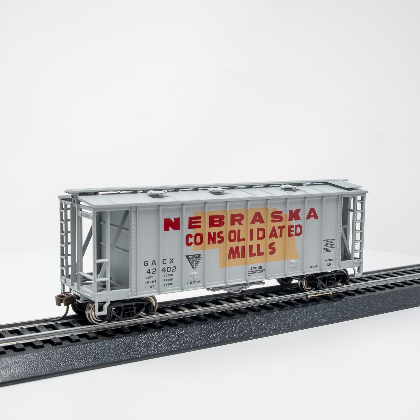 HO Scale Airslide Hopper 2-Pack – Nebraska Consolidation – Road Numbers 42402 & 42403