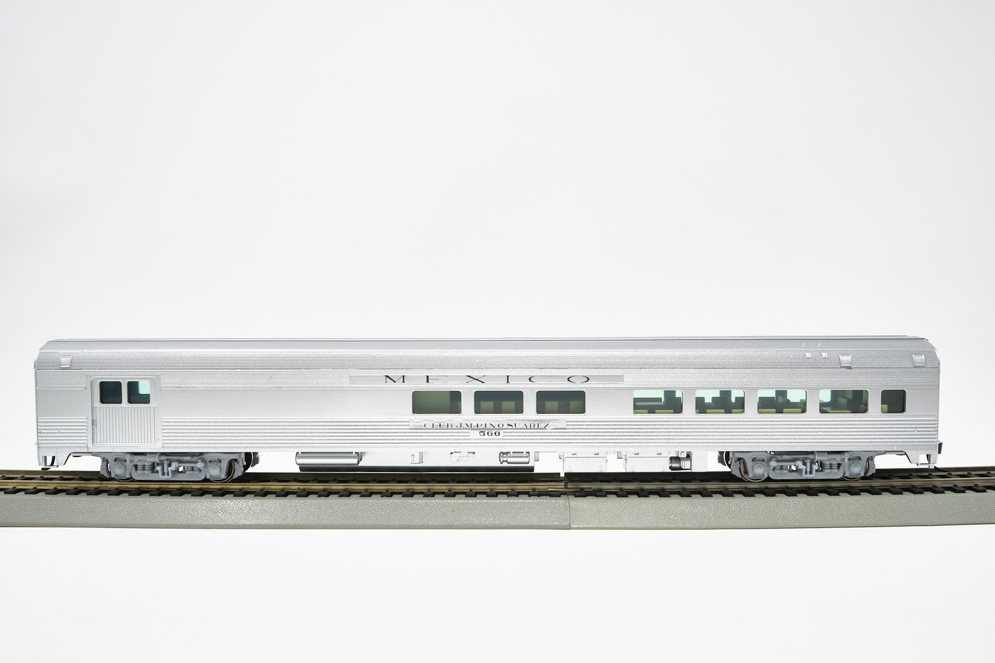 Walthers Mainline 85ft Baggage-Lounge Car – Ferrocarriles Nacionales de México (NdeM) (Decorated by VJ Hobbies for Con-Cor) (Copy)