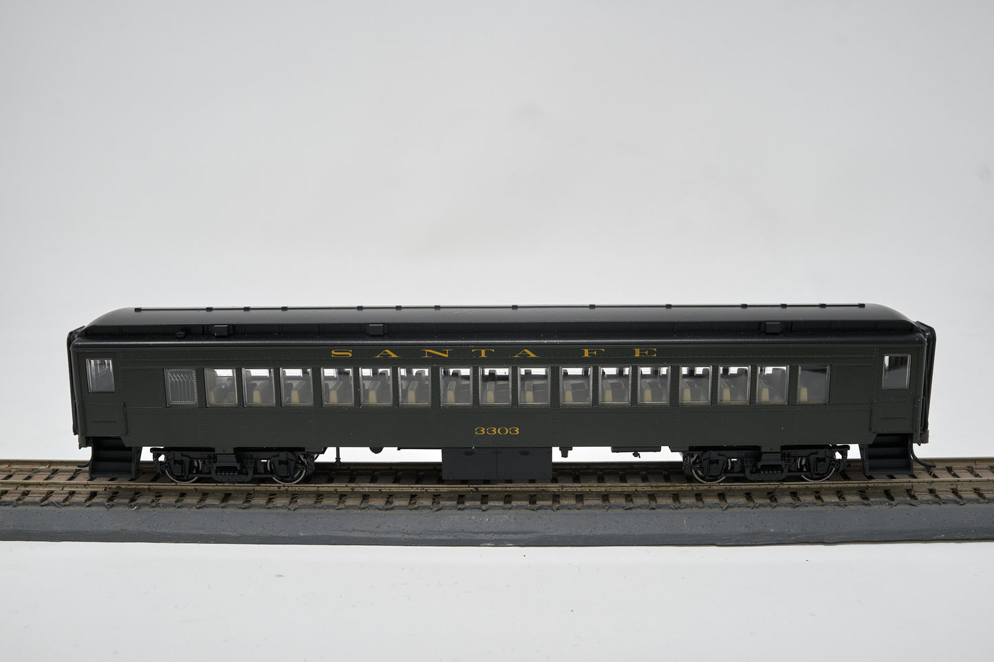 Con-Co HO 1920-1950 Heavy Weight Passenger Car -  Santa Fe Coach (Pullman Green) Car #3303