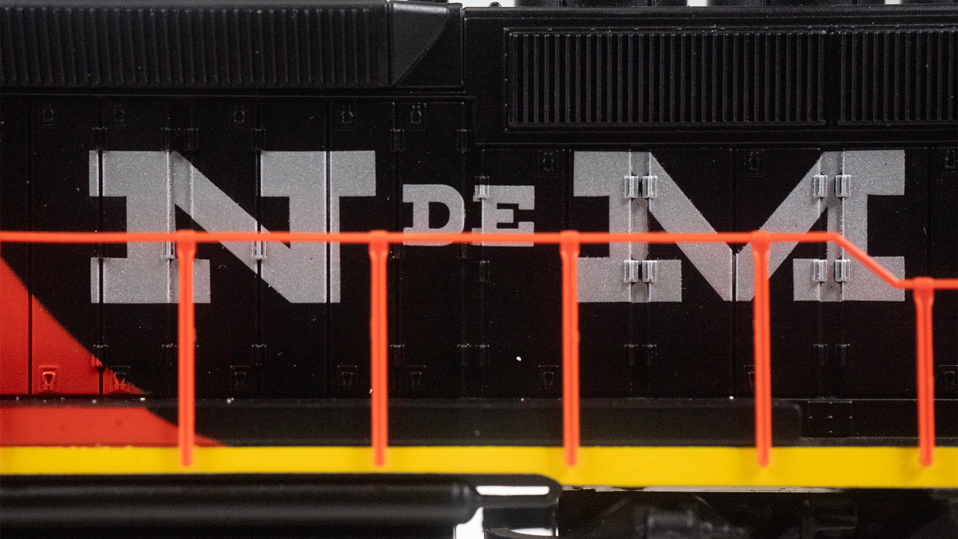 EMD SD40-2 - Ferrocarriles Nacionales de México #8791 – Con-Cor Trains